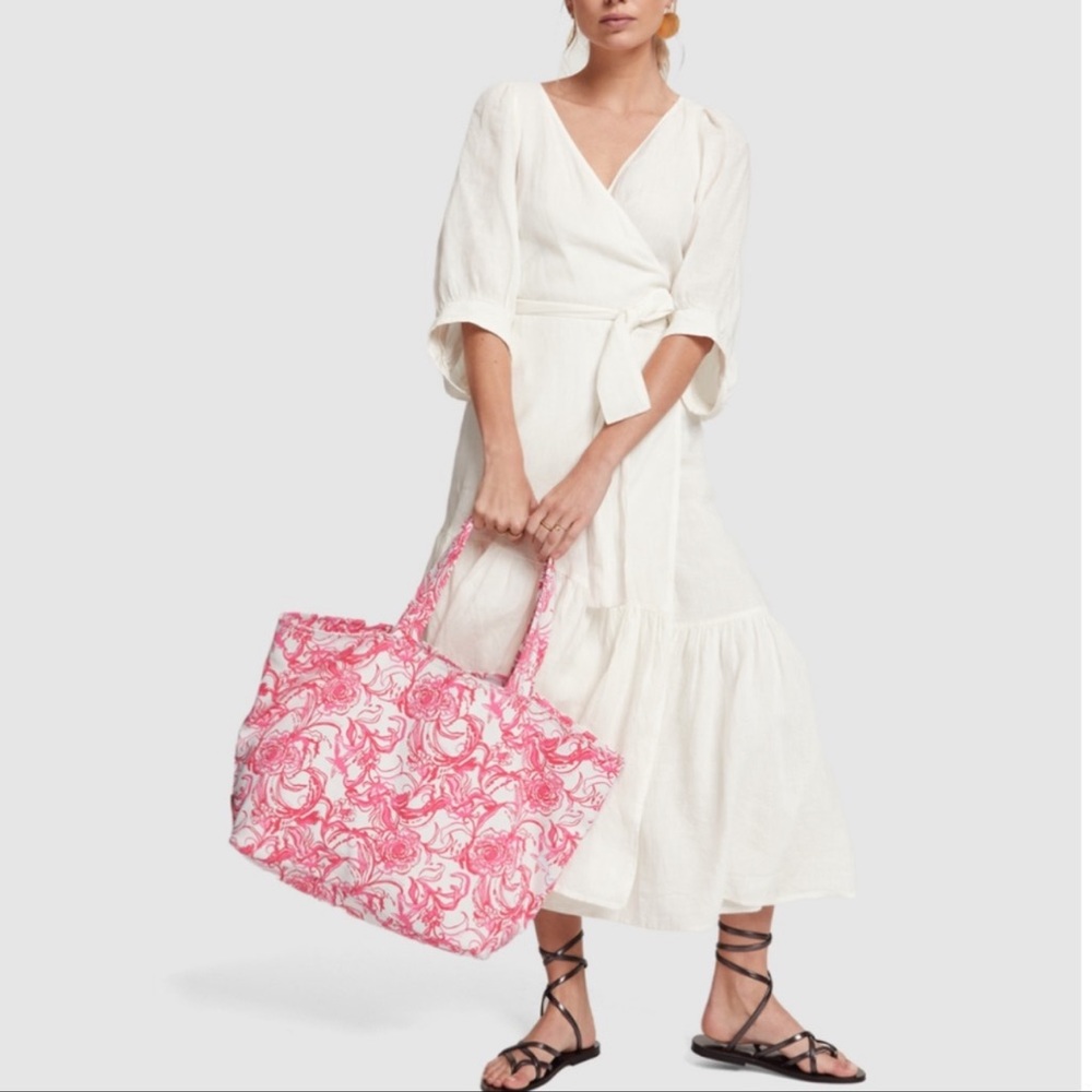 🌸Lilly Pulitzer x Goop Palm Beach Tote - Cameo White Kiss Kiss🌸